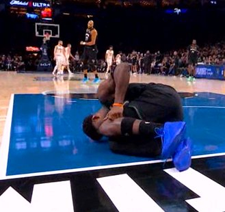 leyu公司-爱德华兹左膝过度伸展伤退，队友搀扶离场|nba_新浪体育_新浪新闻